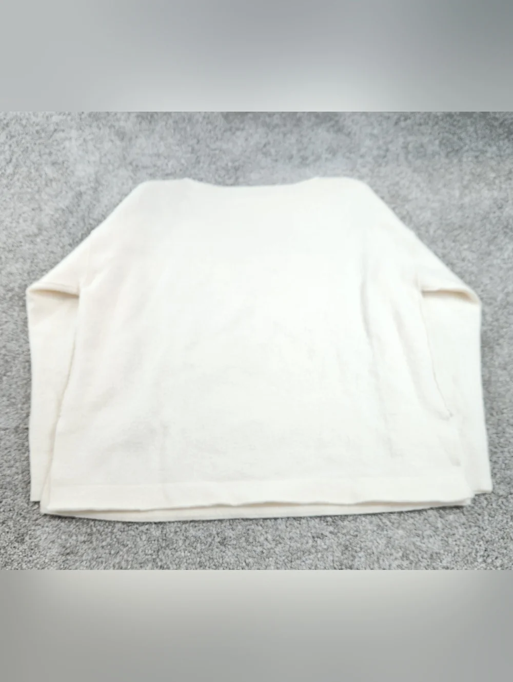 BANANA REPUBLIC Boucle Soft Cream White Crewneck Sweater Size Medium - Picture 2 of 3